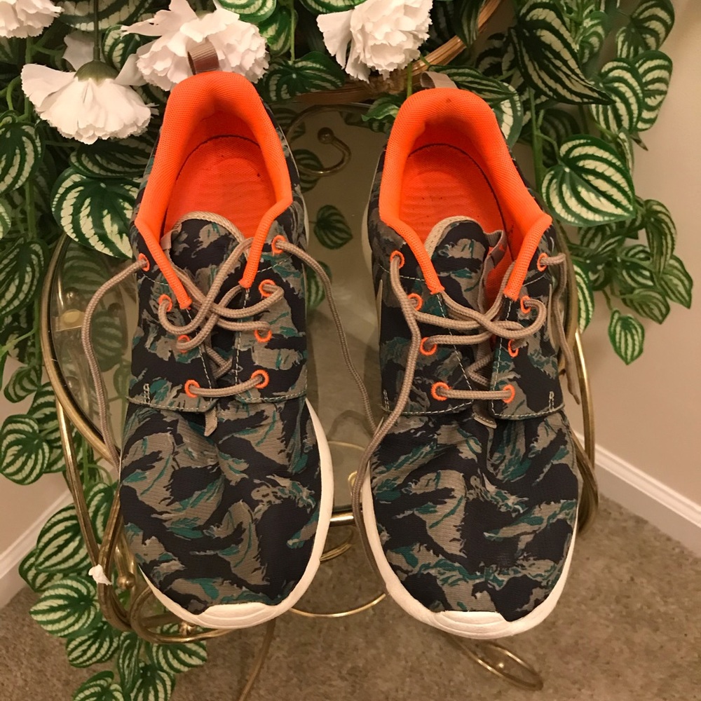 Sale‼️NIKE Run Rosie Camo
